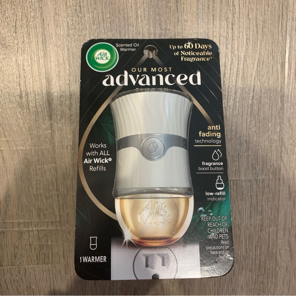 ⭐️ Free with purchase NEW Air Wick scented oil warmer